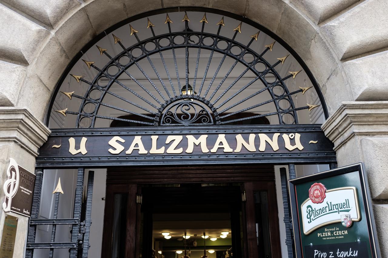 Hotel U Salzmannu Plzeň Exteriör bild